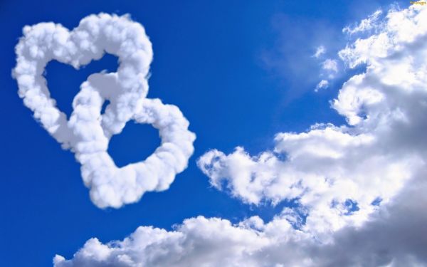 gambar awan berbentuk love