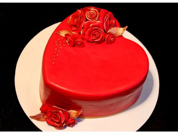 gambar kue ulang tahun bentuk love