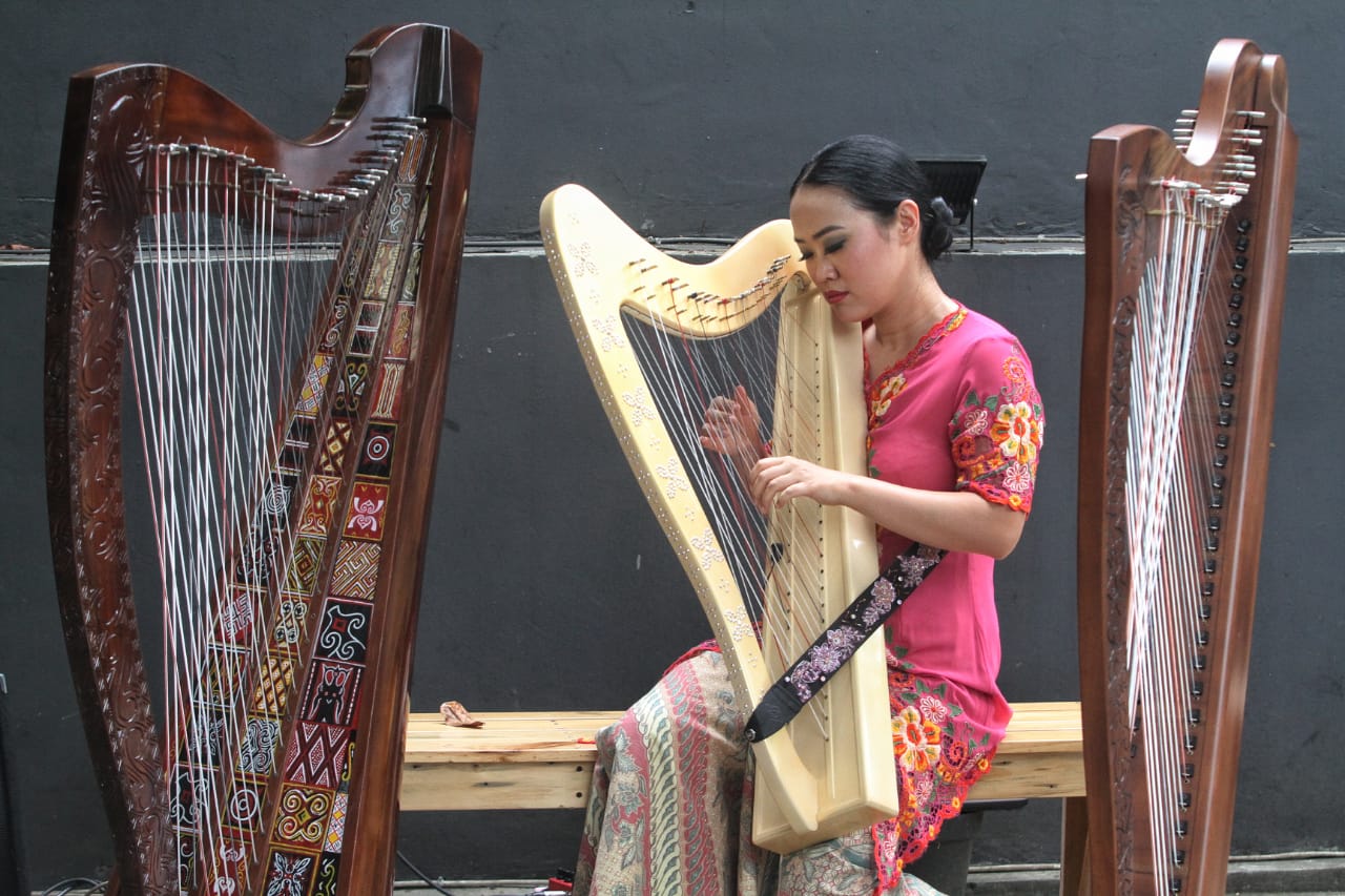gambar alat musik harpa