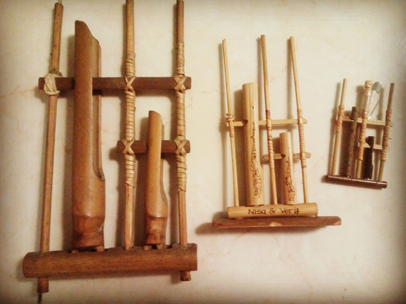 gambar angklung alat musik dari bambu