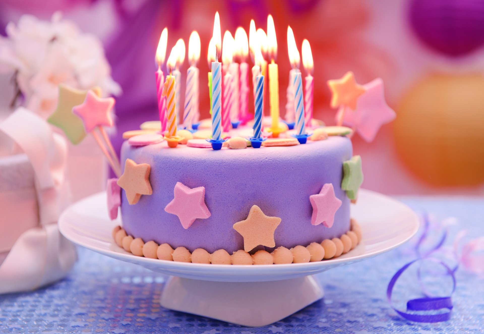 gambar kue ulang tahun warna ungu