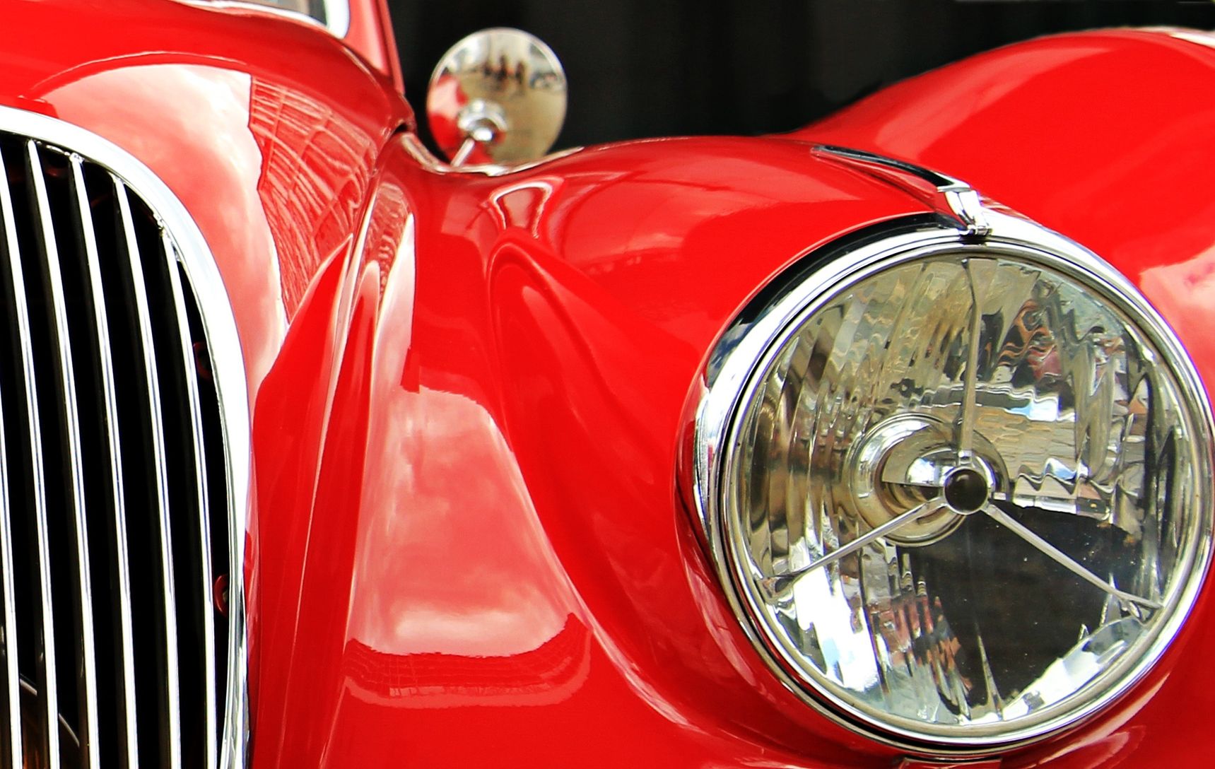 gambar mobil klasik warna merah