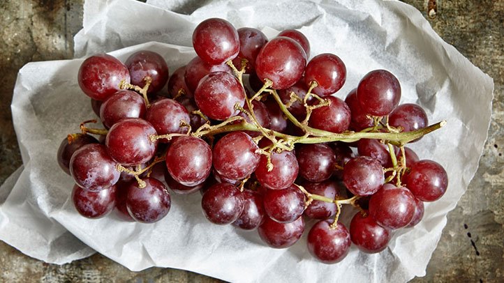 gambar buah anggur merah