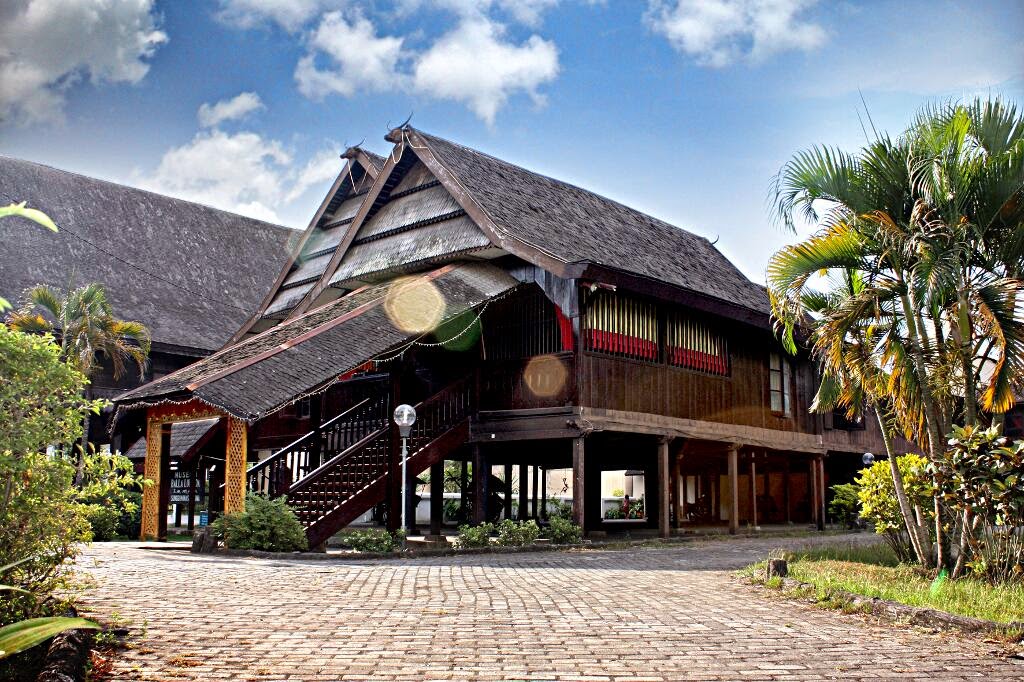 contoh Rumah Adat dari Sulawesi Selatan