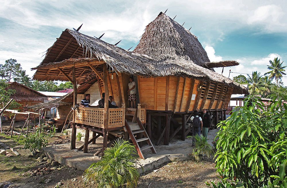 rumah adat nias sumatera utara