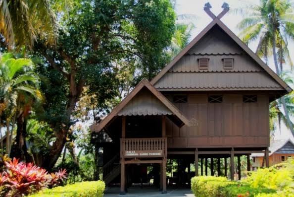 rumah adat suku bugis sulawesi selatan