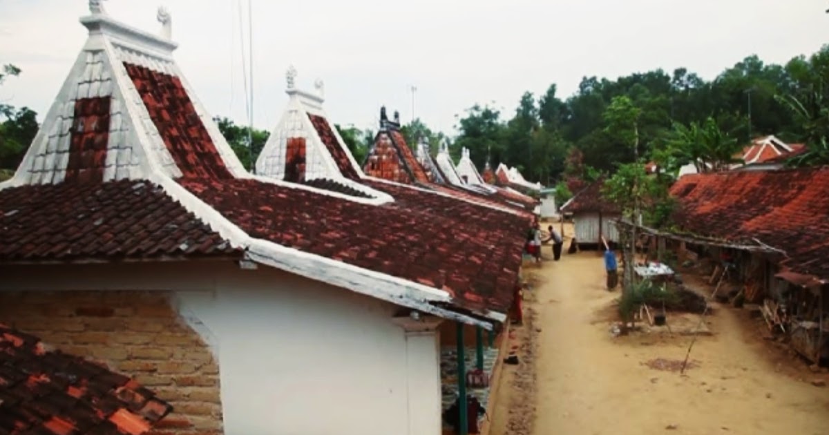 Contoh Gambar Rumah Tanean Lanjhang Rumah Adat Madura