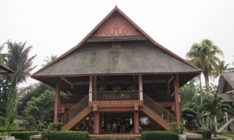 Rumah Adat Bolaang Mongondow sulawesi utara