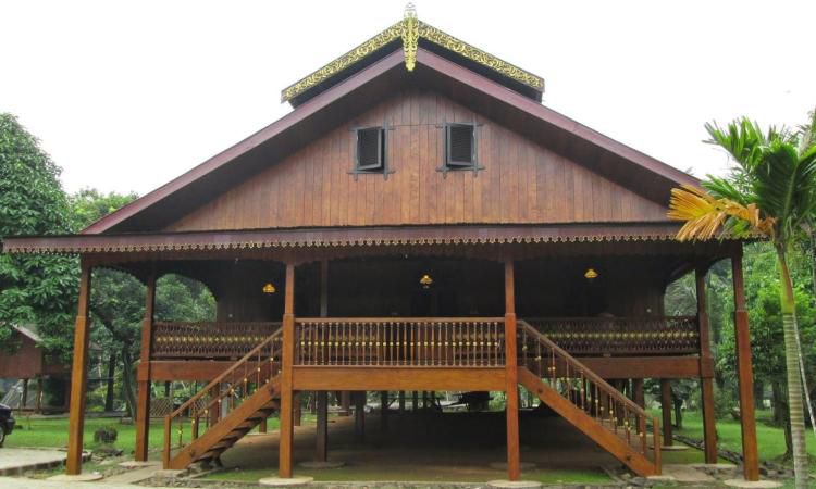 Rumah Adat Walewangko sulawesi utara