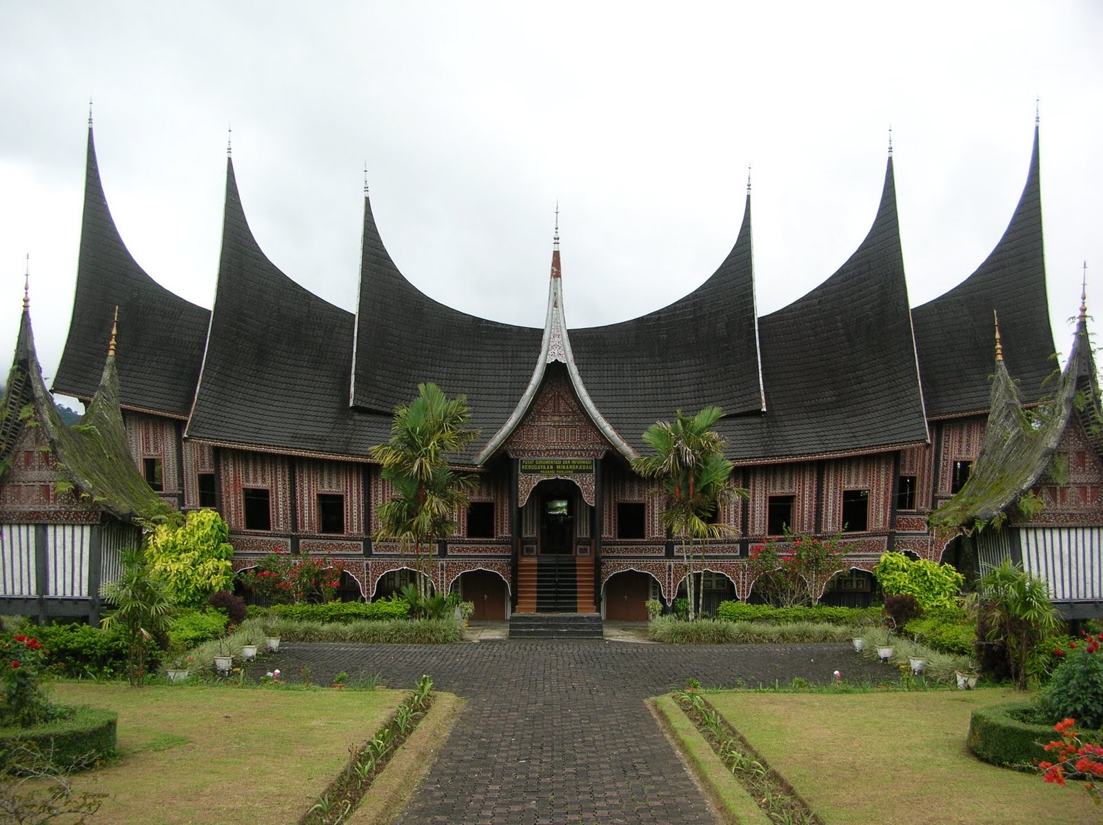 contoh gambar rumah adat minangkabau hd