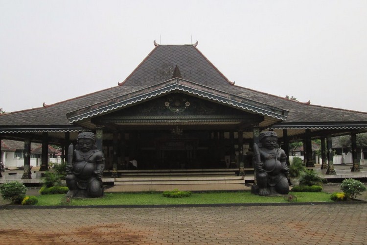 contoh gambar rumah adat yogyakarta
