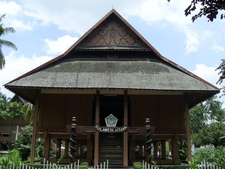 gambar rumah adat bolaang mongondow rumah adat sulawesi utara
