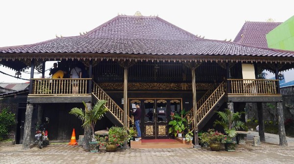 Contoh Rumah Adat Palembang