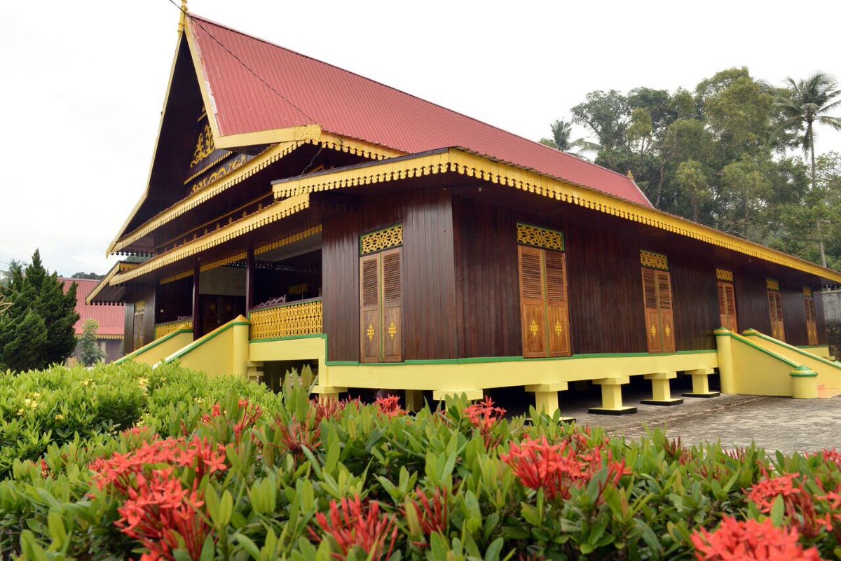 Rumah Panggung Belah Bubung Rumah Adat Kepulauan Riau